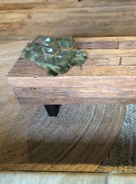 Stoere houten salontafel industrieel
