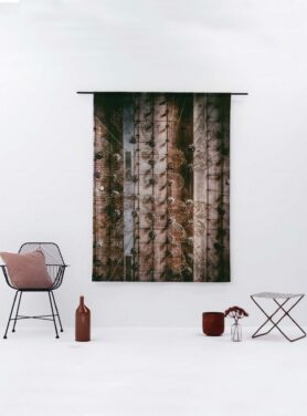 Wandkleed Hanging baskets - Verlaten kolenmijn met mandjes aan het plafond