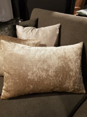 Sierkussen Claudi Esta goud detail