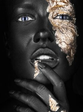 Schilderij alu art skinned girl - zwarte vrouw met bladgoud