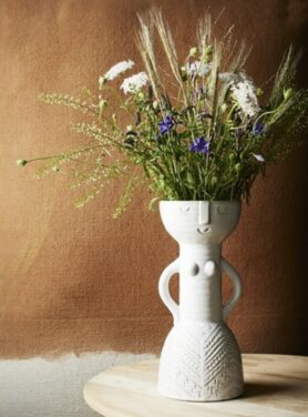 Madam Stoltz Vaas vrouw wit2