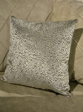 Claudi-sierkussen-taddeo-sand