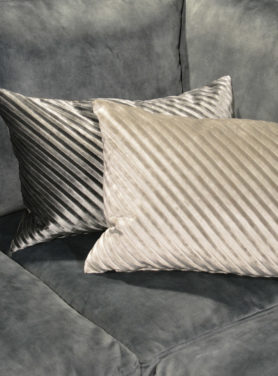 Claudi sierkussen sand gestreept