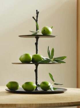 Zwarte etagere met drie lagen