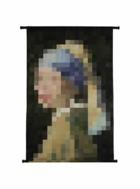 Wandkleed Dame Met Parel Blauw Blur