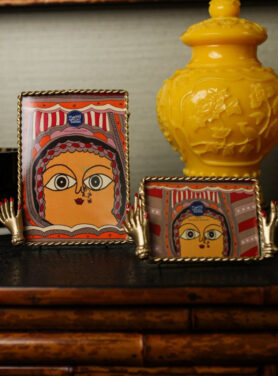 Gouden fotolijst met handen Doing Goods