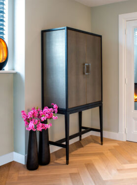 richmond barkast met wijnglazen