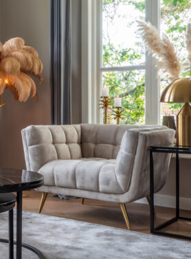 Beige Velvet Fauteuil Richmond Met Gouden Poten