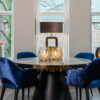 Eettafel Met Wit Marmer Blad En Zwart Onderstel