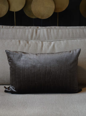 Brett Dark Taupe Claudi Sierkussen taupe slangenprint