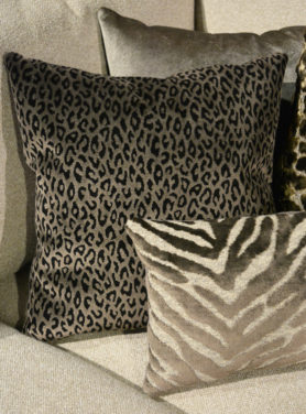 Claudi sierkussen panterprint Olla Dark Olive