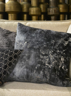 Sierkussen Otoniel Denim donkerblauw Claudi