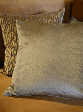 Perla Camel Sierkussen Claudi karamel