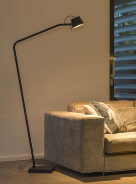 vloerlamp Pliz zwart metaal minimalistisch