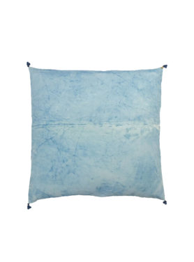 Tie Dye kussen lichtblauw Doing Goods