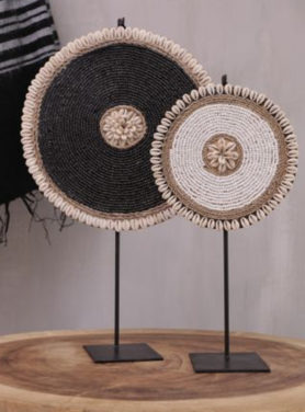 schelpen ornament op standaard rond