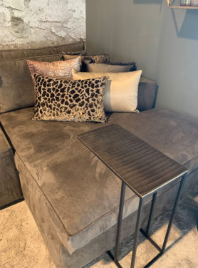 Bijzettafel Macy goud reliëf zwart metalen poten