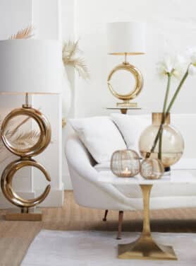 Wit Interieur Met Gouden Accessoires