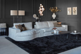 Beige Lichte Bank Met Rond Liggedeelte Tussen Stuk Inbetween