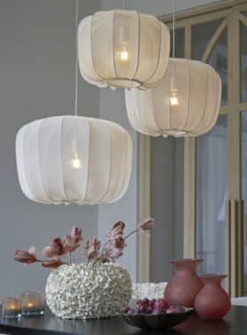 Vaas Met Kleine Witte Bloemetjes