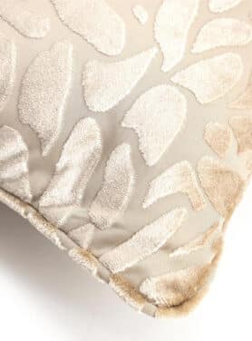 Velvet Bloemen Details Beige Sierkussen