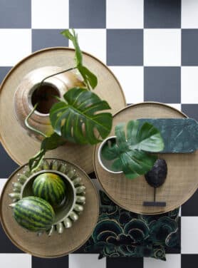 Drie Bijzettafels Met Antiek Bronzen Blad Rond