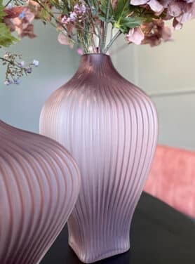 Mat Glazen Vazen Met Paars Geribbeld Glas