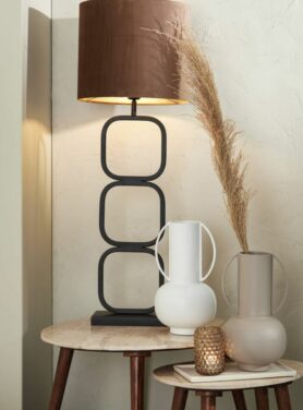 Vierkant Creme Dienblad Op Marmeren Ronde Bijzettafeltjes Met Houten Poot