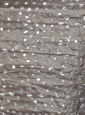 Gaatjes Print Op Beige Lantaarn Van Plastic