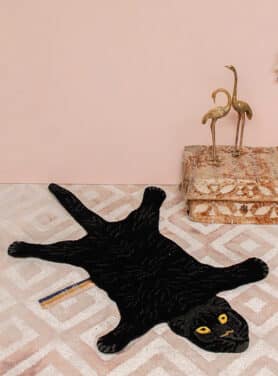 Doing Goods Fiery Black Panther Vloerkleed In Roze Kamer