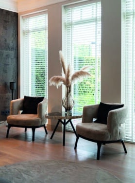 Fauetuil Beige Stof Fluffy Met Zwarte Poten