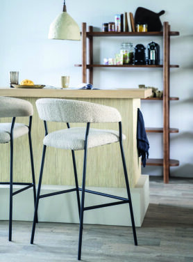 Metaal Onderstel Barkruk Zwart Van Polyester In Taupe