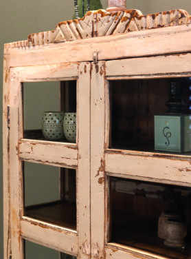 Creme Uniek Hout Kastje Met Twee Deuren