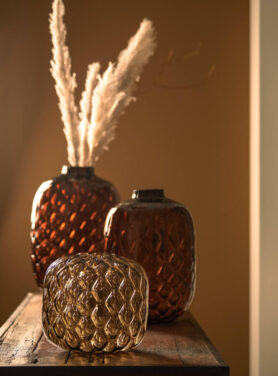 Bruine Vaas Van Glas Met Figuren