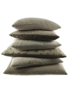 Claudi Kussens Meerdere Met Bruine En Donker Zandkleurige Tinten