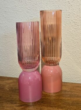 Retro geribbelde glazen vazen roze en perzik