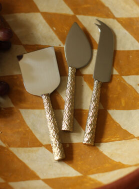 Gouden Kaasmesjes Met Verschillende Vormen