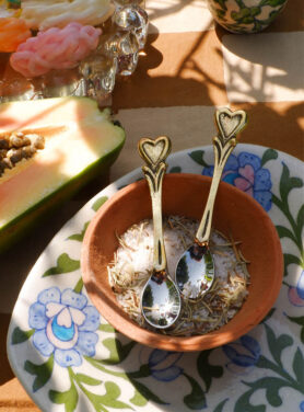 Gouden Lepeltjes Hartvormig Op Tafel