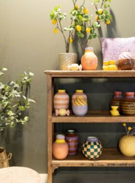 Vintage Interieur Met Gestreepte Vazen