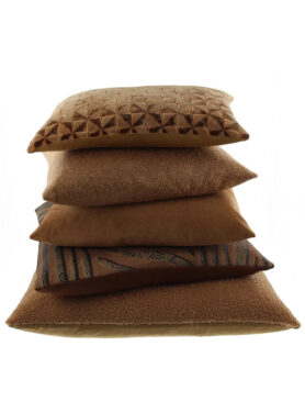 Bruine Sierkussen Opgestapeld Met Patronen