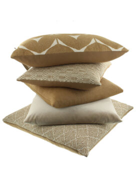 Bruine Sierkussen Met Beige En Patronen