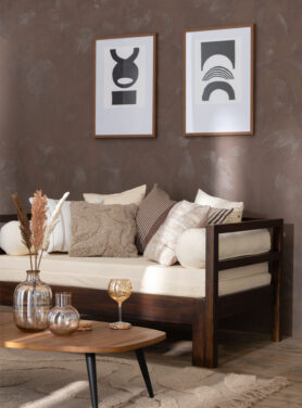 Knusse Sfeervolle Woonkamer Met Bedbank En Kussens