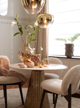 Vaas Zand Kleur Met Bosbessen Erop