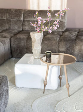 Beige Bruin Bijzettafeltje Met Koffiemokje