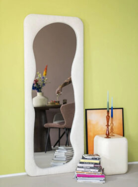 Grote Vloerspiegel Organische Met Witte Omlijning