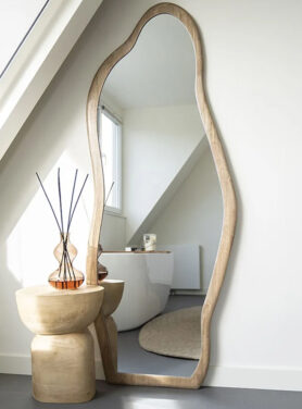 Vloerspiegel Organische Vorm Bruin Hout Omlijning