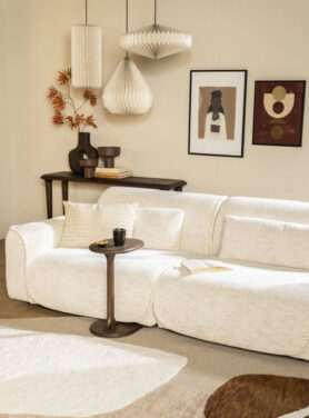 Japandi Interieur Beige Bruin Tinten Met Bruin Bijzettafeltje Bij De Bank