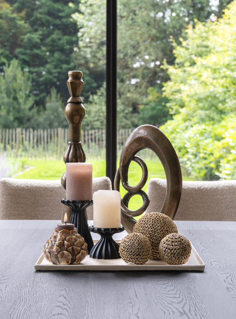 Beige Vierkanten Dienblad Met Zwart En Beige Accessoires