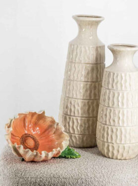 Oranje Bloemen Schaal Met Beige Vazen Twee Maten